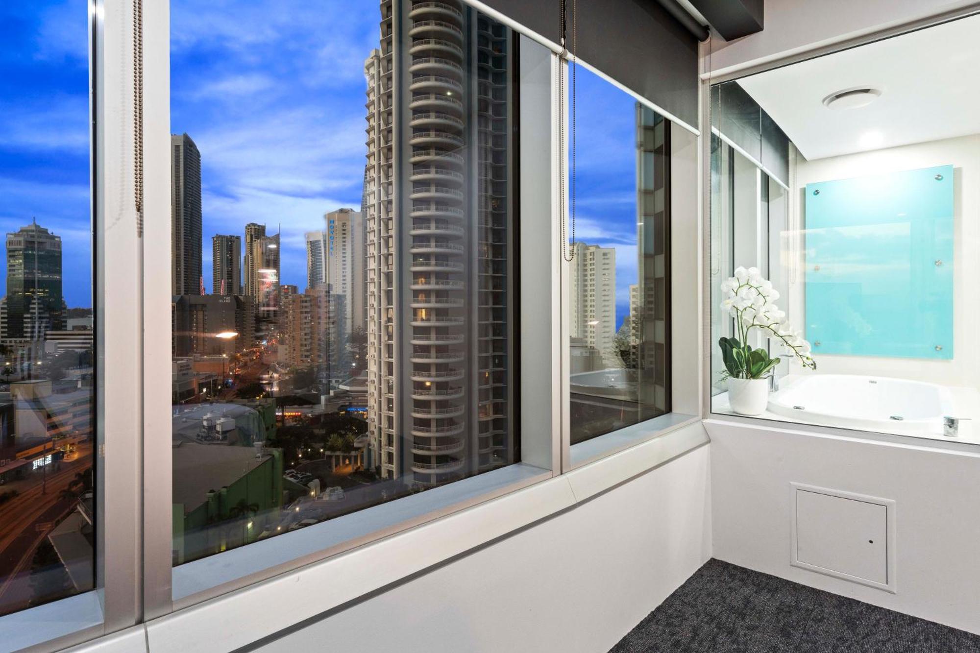 Q Tower At Surfers Paradise - Self Contained Apartments غولد كوست المظهر الخارجي الصورة