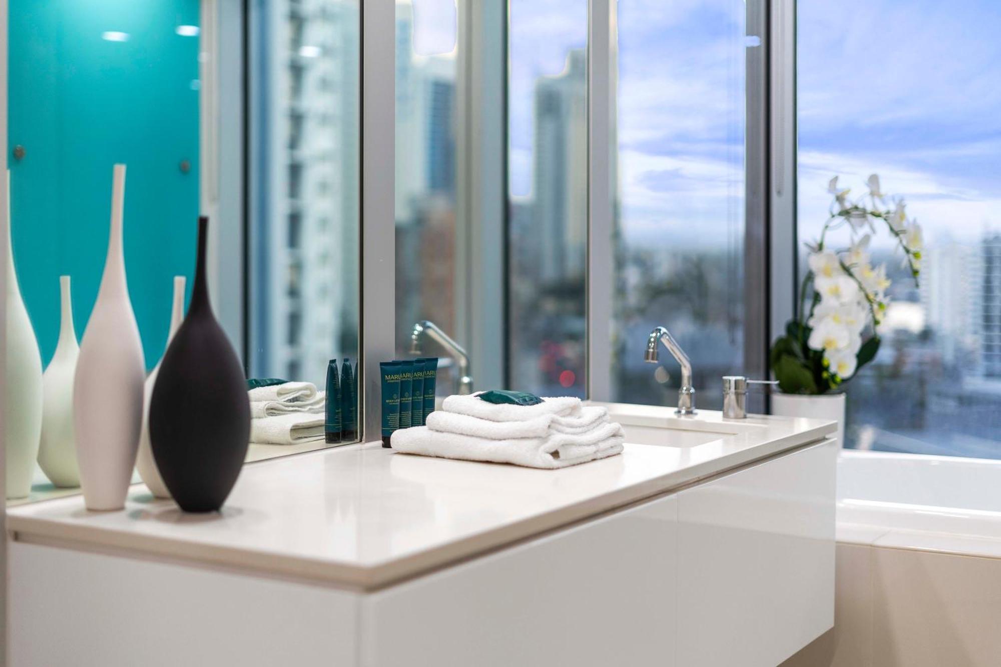 Q Tower At Surfers Paradise - Self Contained Apartments غولد كوست المظهر الخارجي الصورة