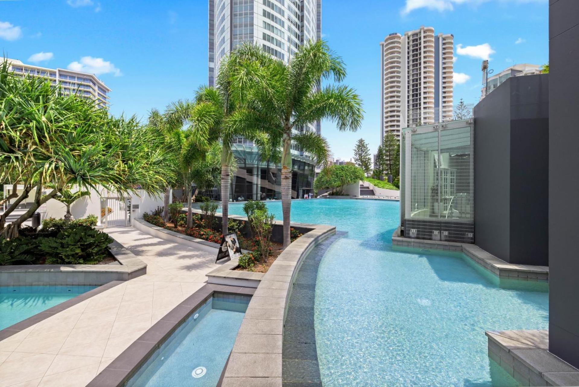 Q Tower At Surfers Paradise - Self Contained Apartments غولد كوست المظهر الخارجي الصورة