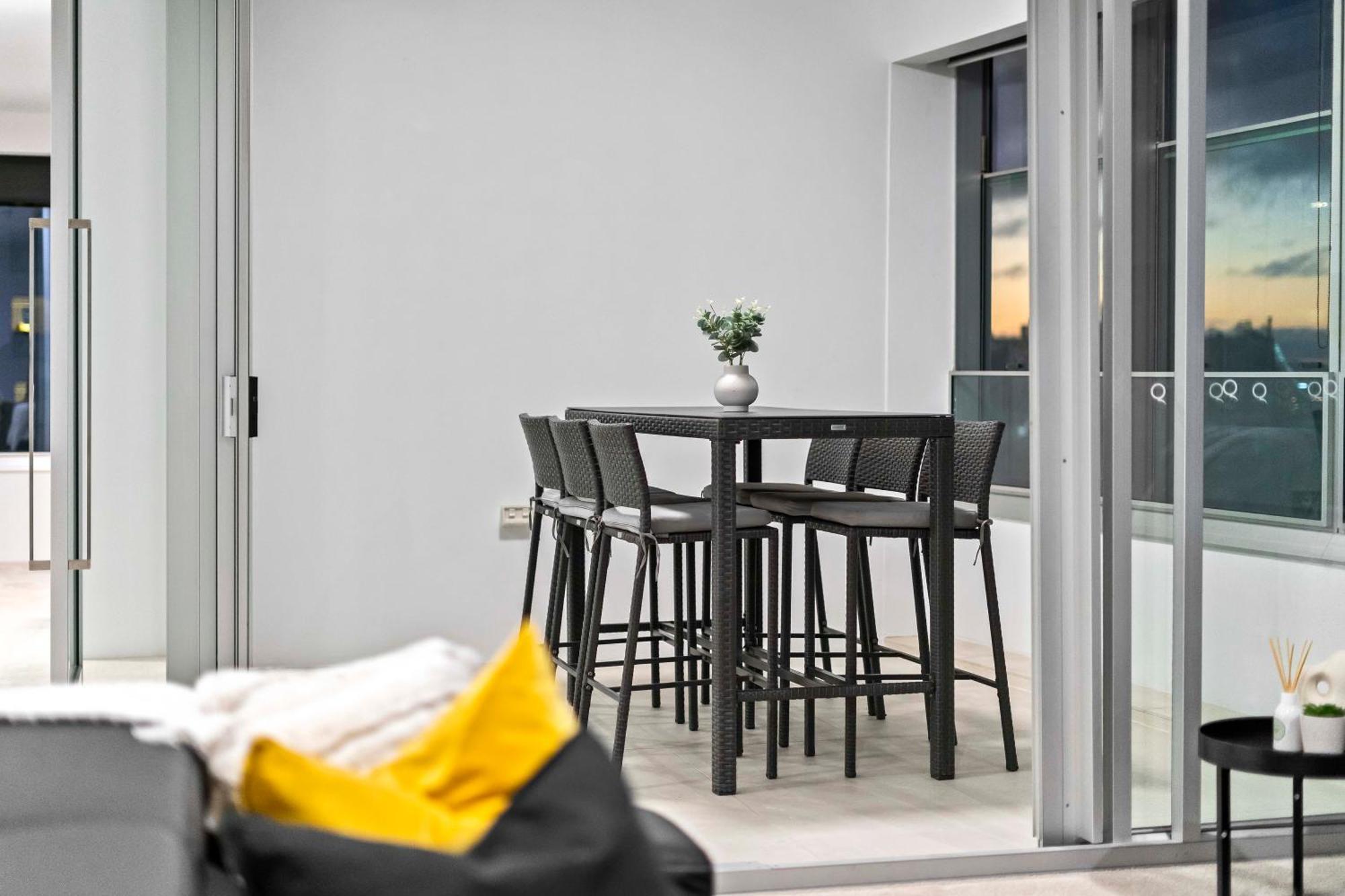 Q Tower At Surfers Paradise - Self Contained Apartments غولد كوست المظهر الخارجي الصورة